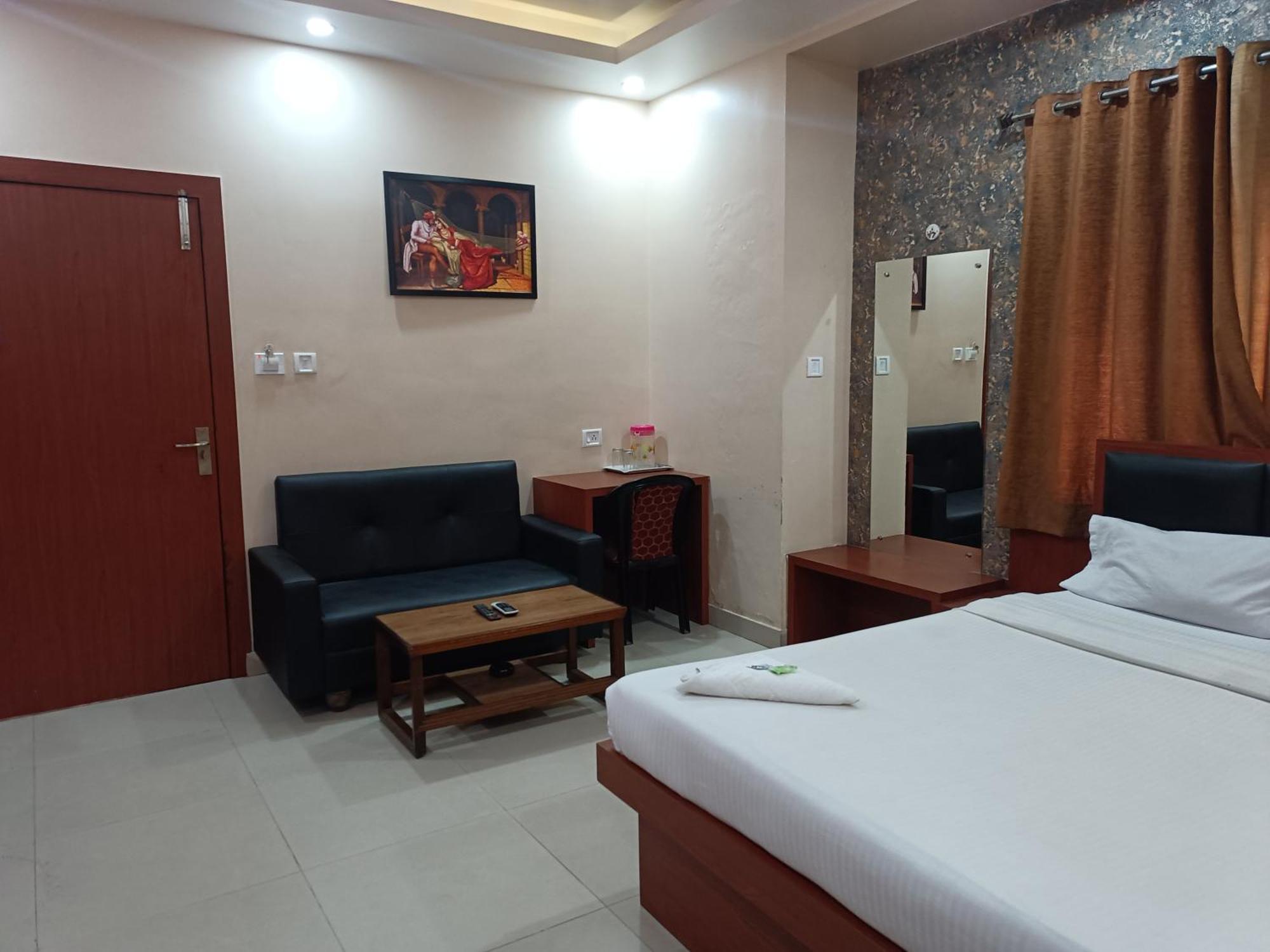 Hotel Sudakshina By Roh Silchar 外观 照片