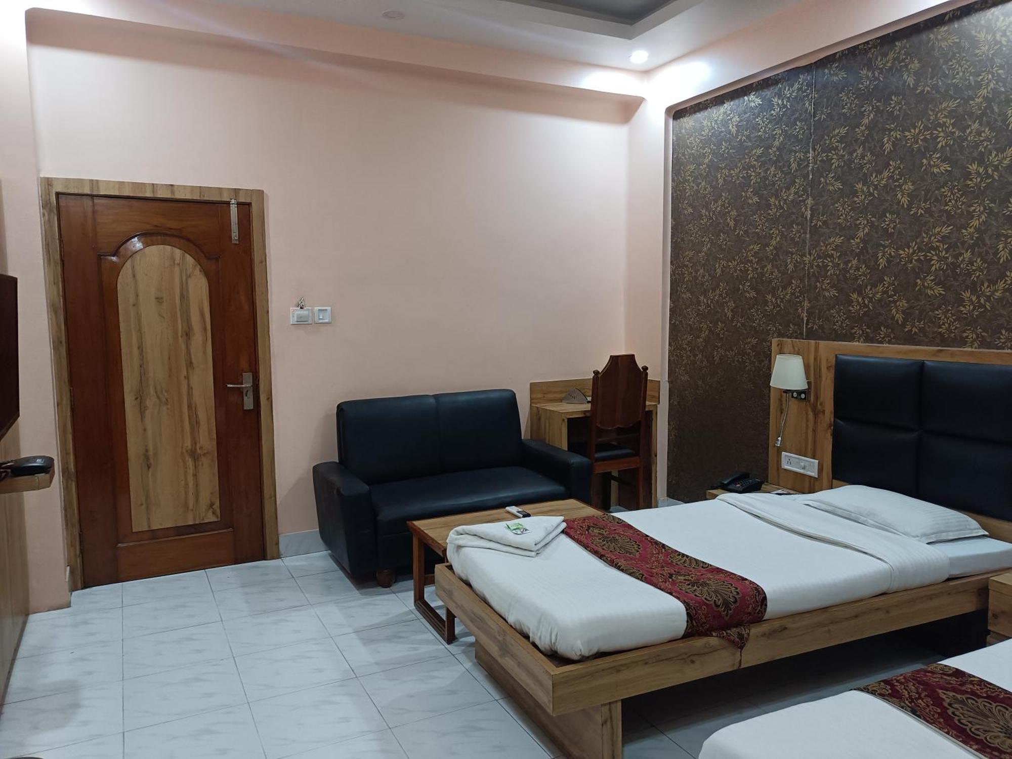 Hotel Sudakshina By Roh Silchar 外观 照片