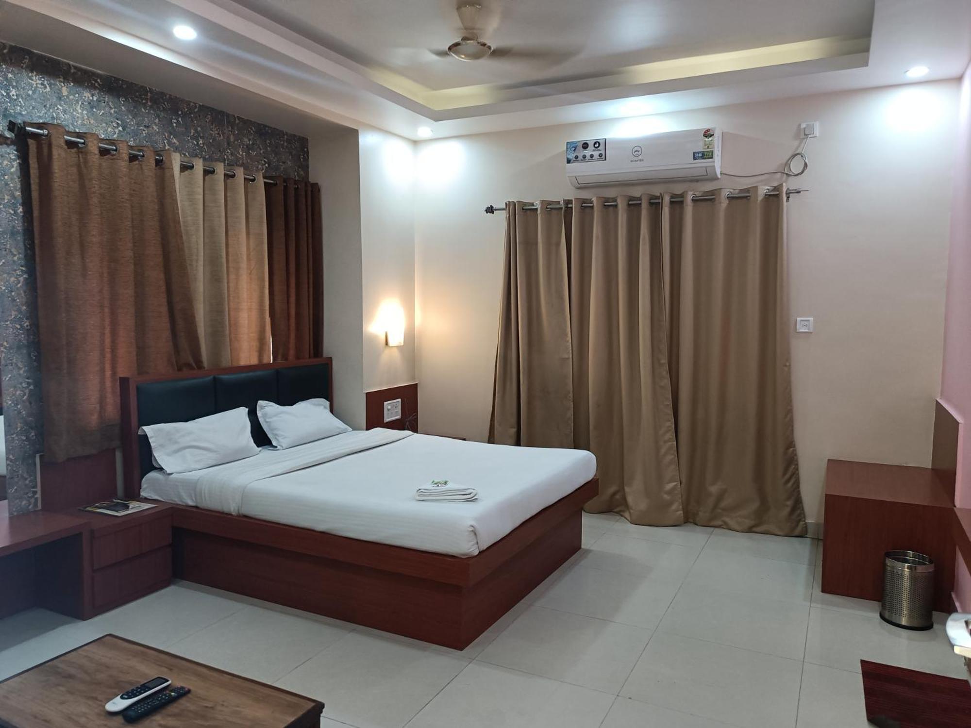Hotel Sudakshina By Roh Silchar 外观 照片